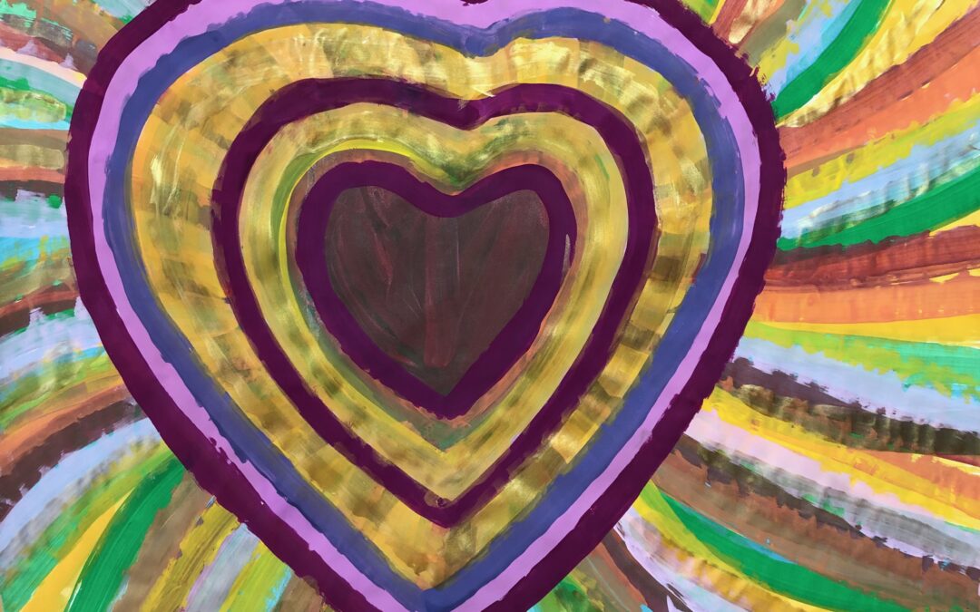 Peinture à la gouache d'un coeur rayonnant multicolore.